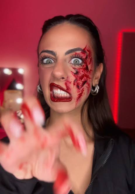 Red Fake Blood Spray image 1